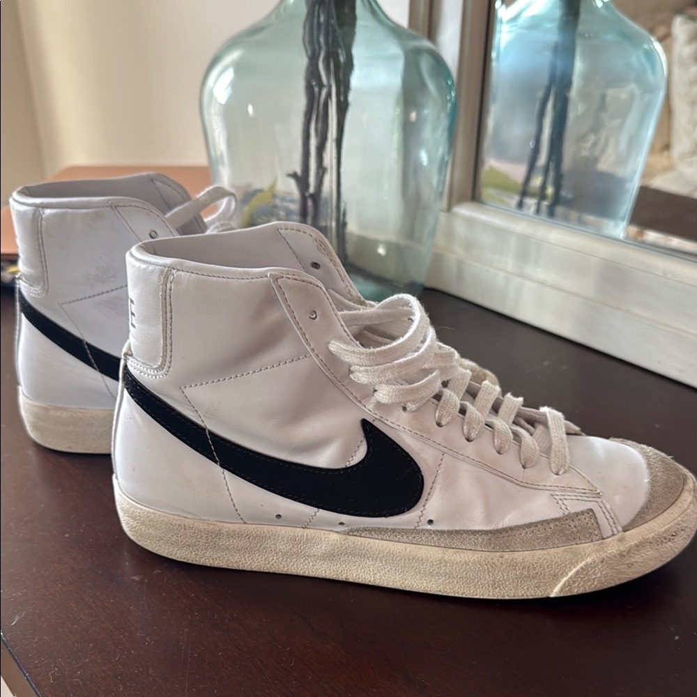 Nike White and Black High-Top women Sneakers Classic Style